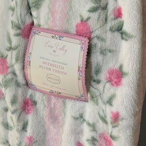Loire Valley Oversized Plush Throw - Pink Floral